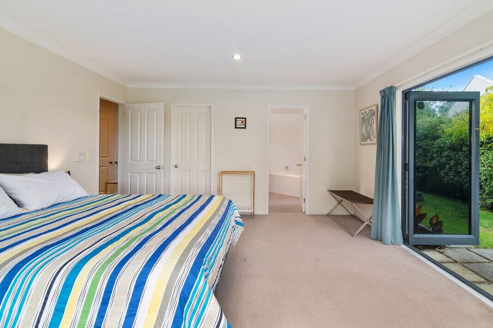 Photo of Bedroom in Holdens Bay