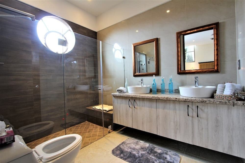 Photo of Bathroom in Riberas del Pilar