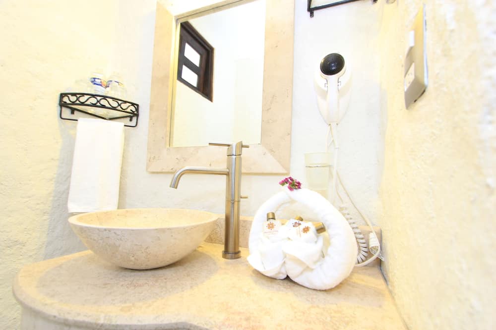 Photo of Bathroom in De La Merced