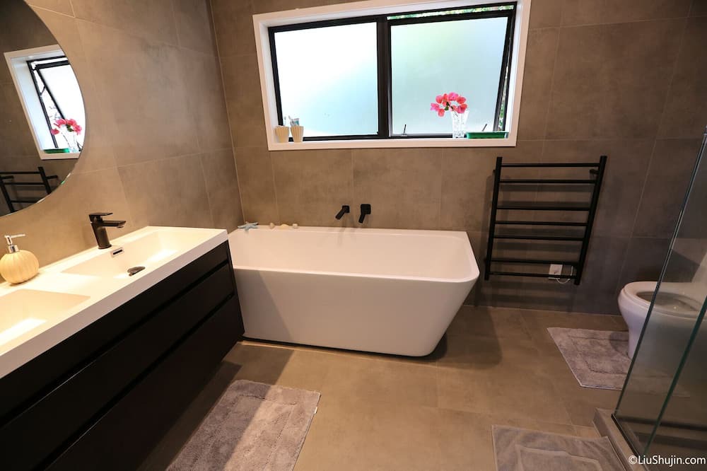 Photo of Bathroom in Northcote