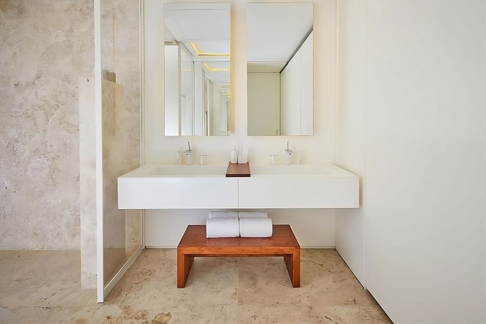 Photo of Bathroom in Zona Hotelera