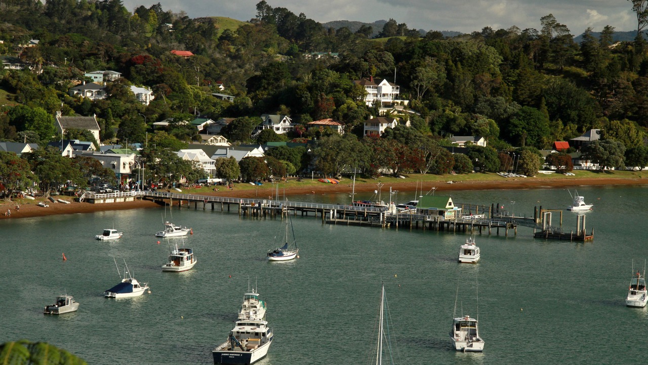 Photo of Others in Russell
