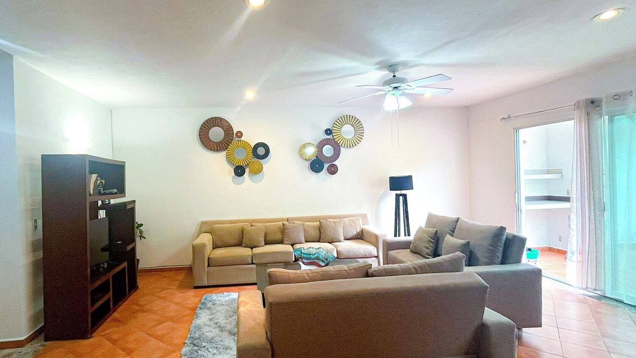 Photo of Livingroom in South Shore Hotel Area