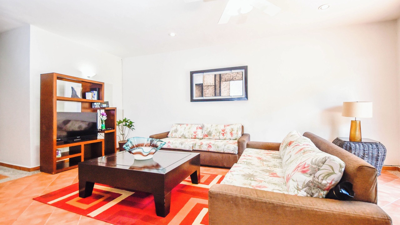 Photo of Livingroom in South Shore Hotel Area
