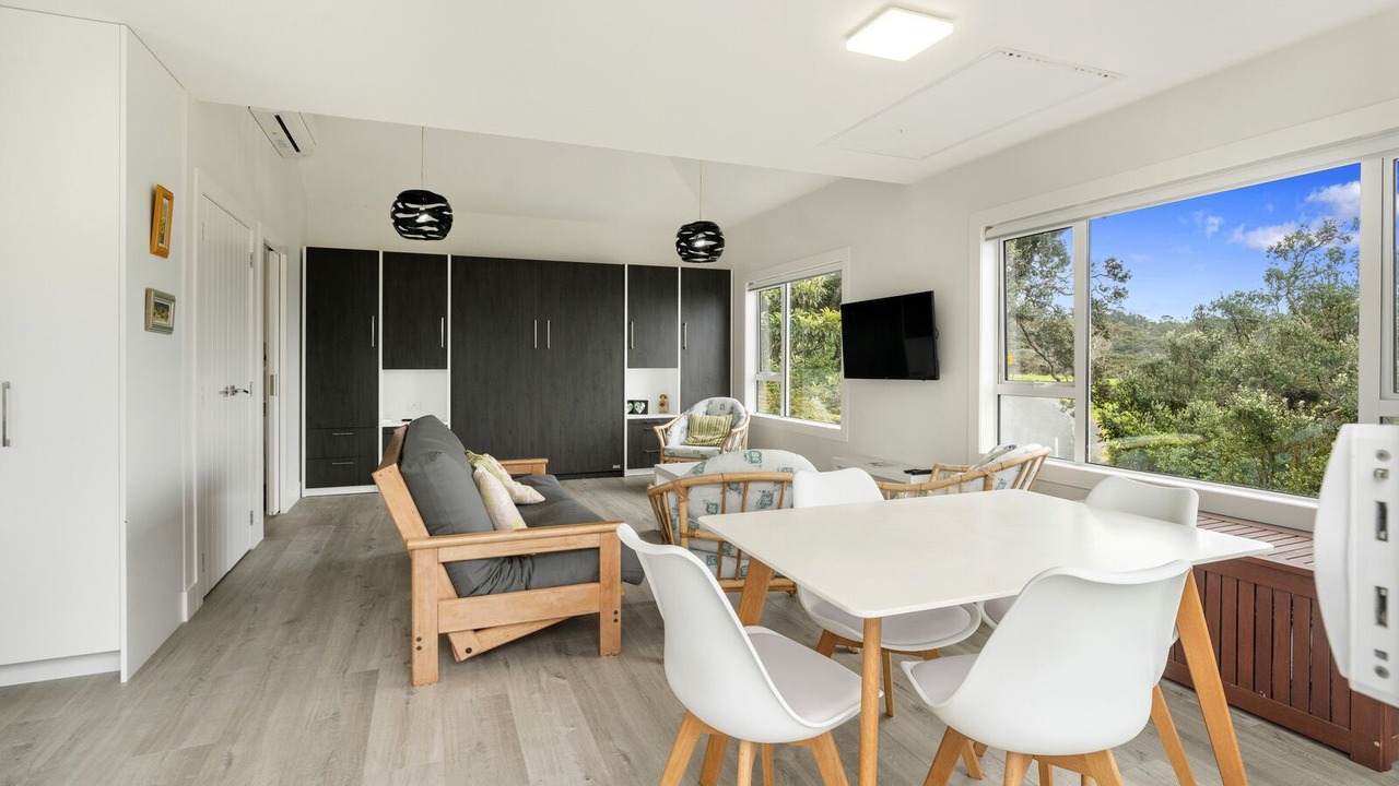 Photo of Livingroom in Mahurangi East
