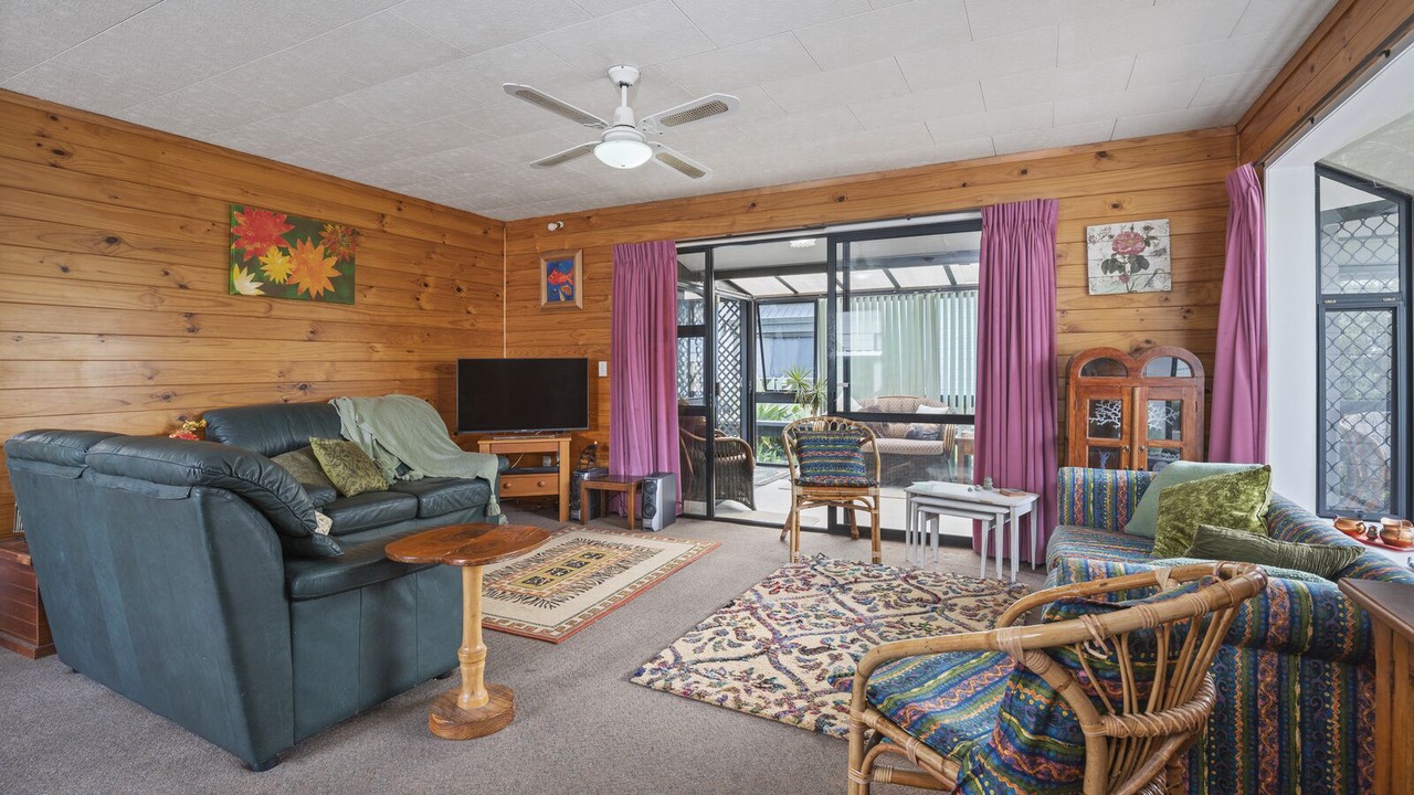 Photo of Livingroom in Snells Beach