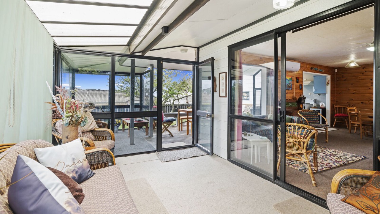 Photo of Livingroom in Snells Beach