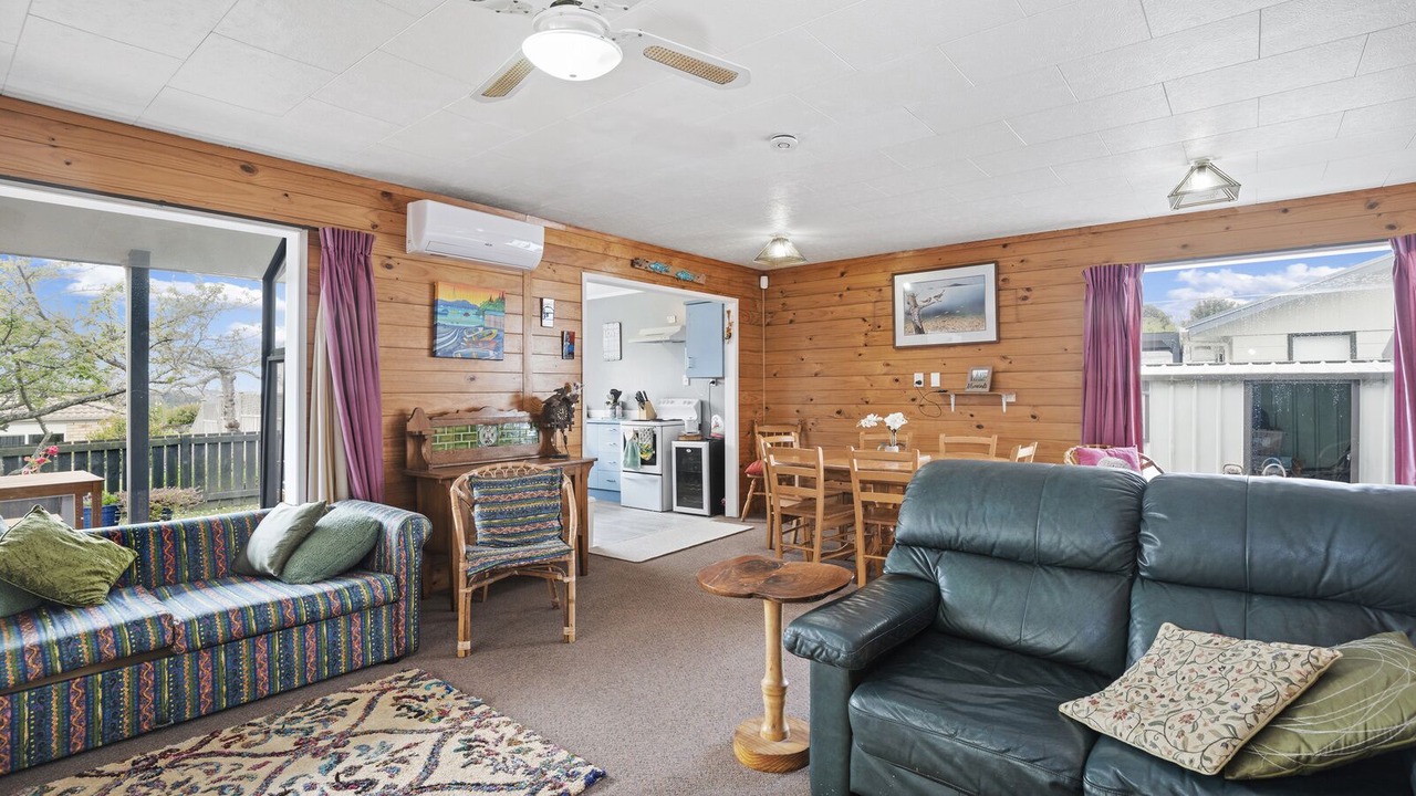 Photo of Livingroom in Snells Beach