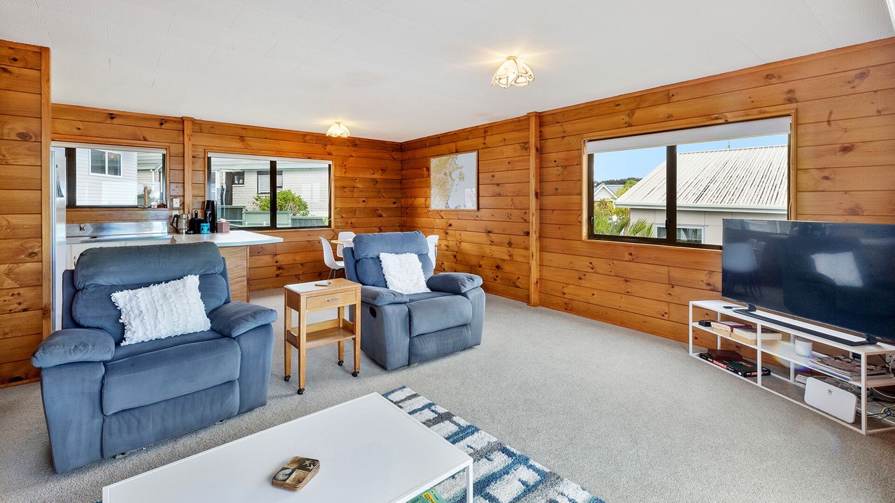 Photo of Livingroom in Snells Beach