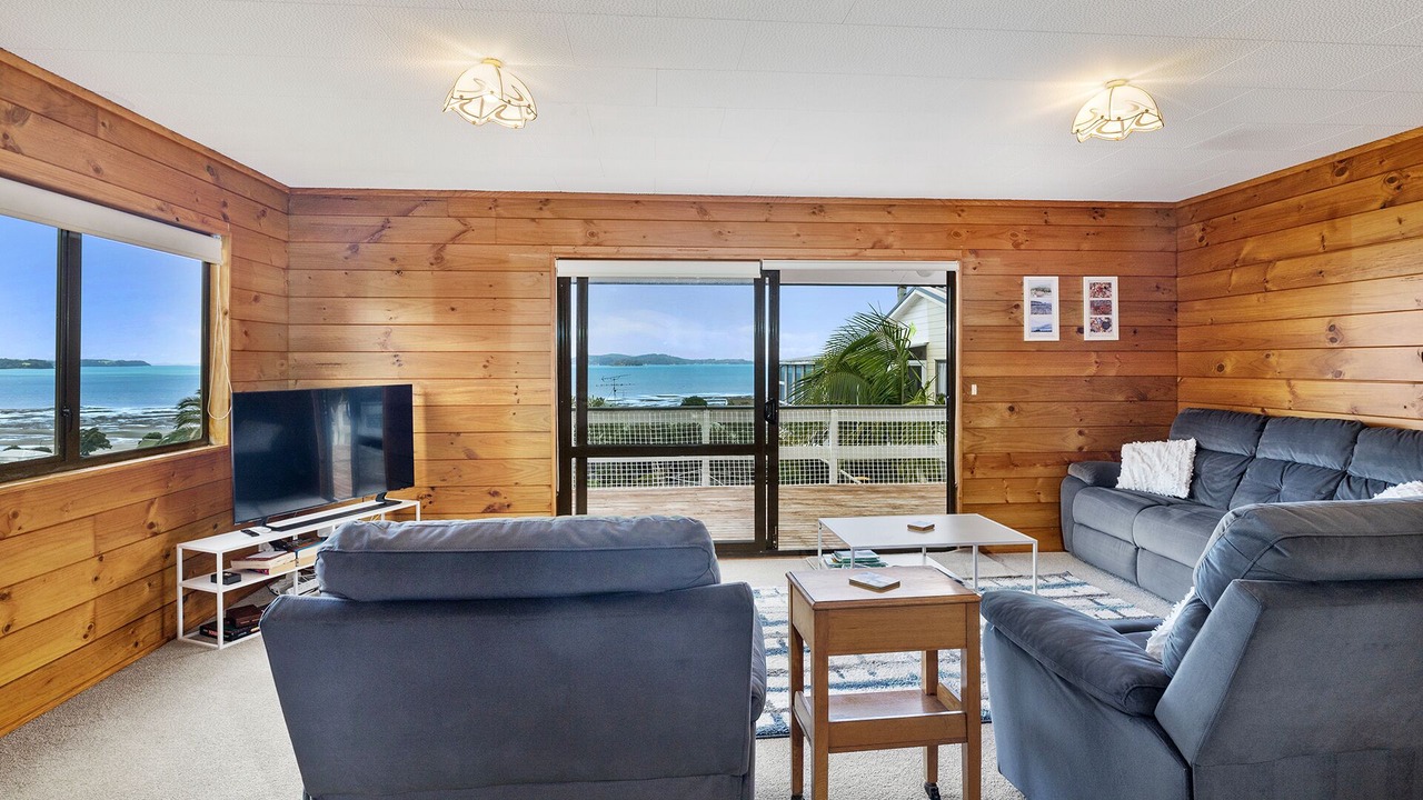 Photo of Livingroom in Snells Beach