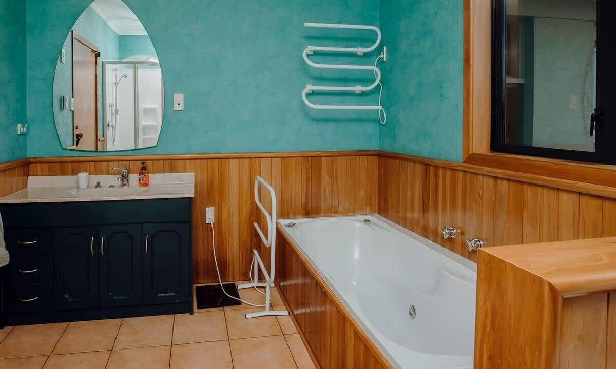 Photo of Bathroom in Okaiawa