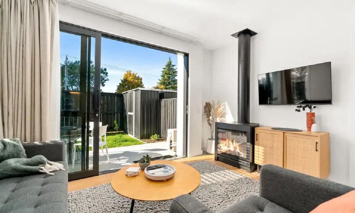 Photo of Livingroom in Albert Town