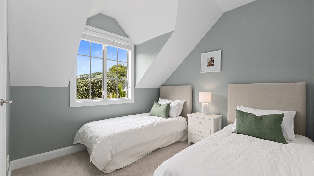 Photo of Bedroom in Russell