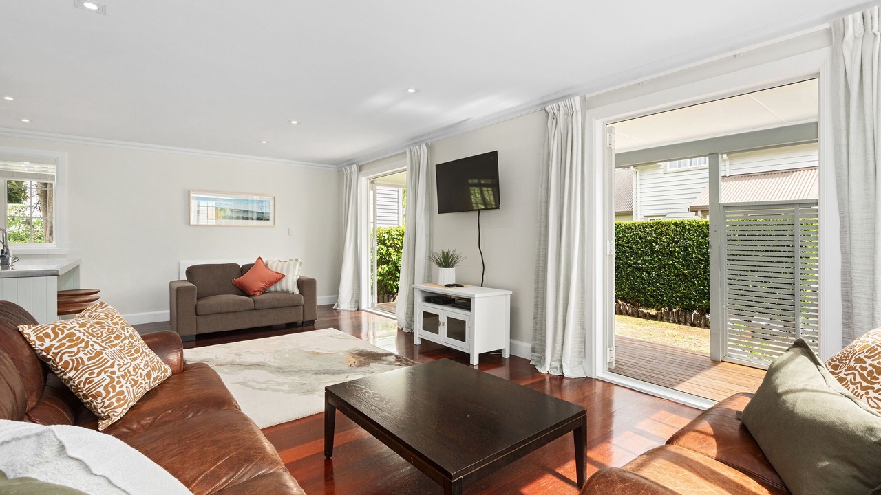 Photo of Livingroom in Russell