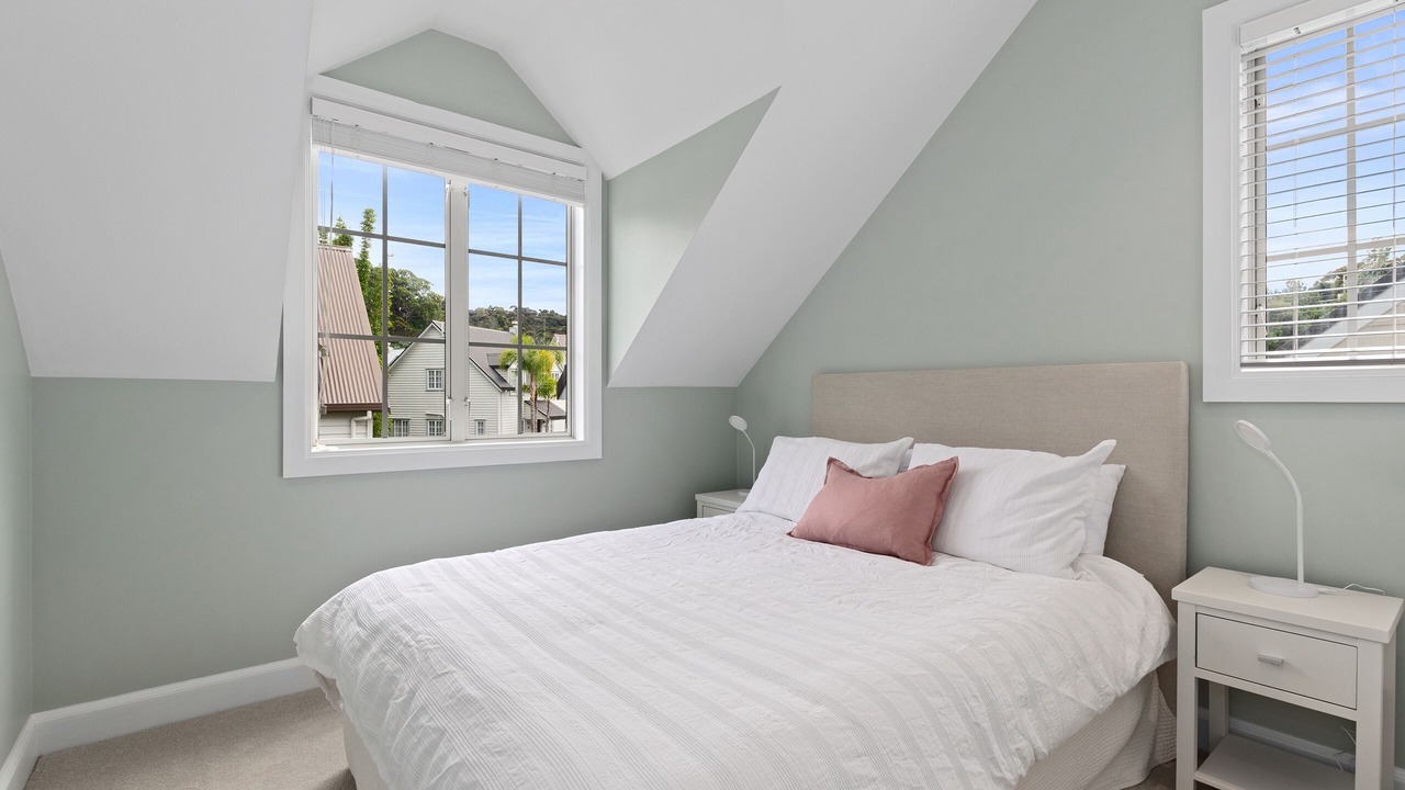 Photo of Bedroom in Russell