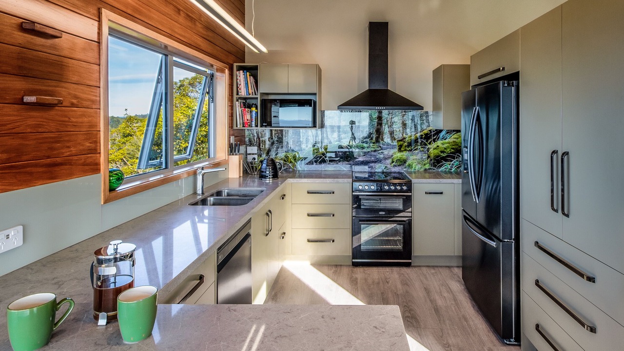 Photo of Kitchen in Ngaio Bay