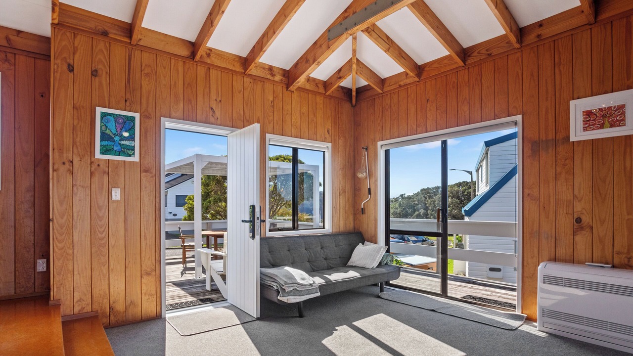 Photo of Livingroom in Onemana