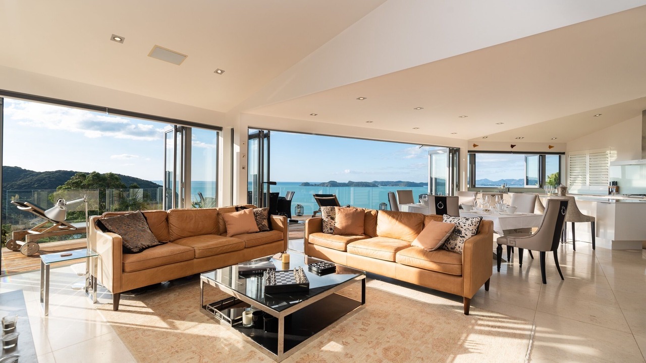 Photo of Livingroom in Russell