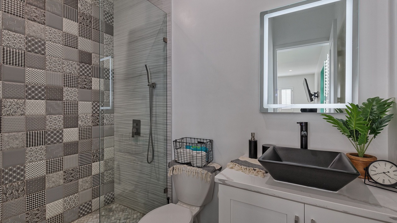 Photo of Bathroom in Laguna Shores