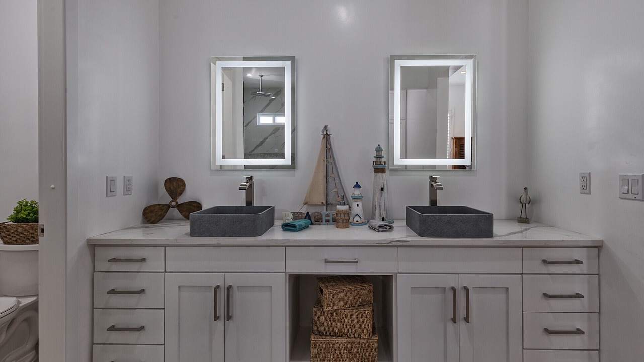Photo of Bathroom in Laguna Shores