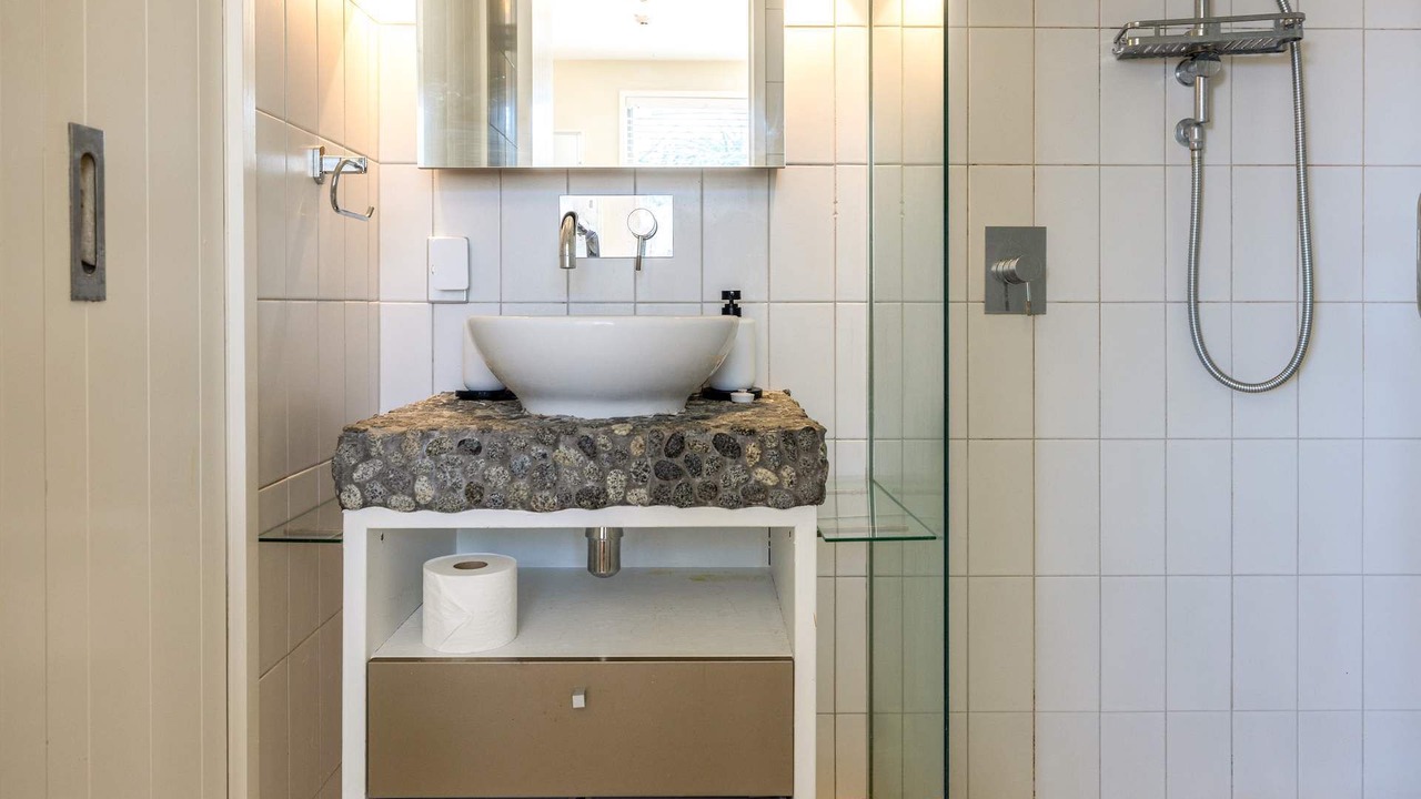 Photo of Bathroom in Onetangi