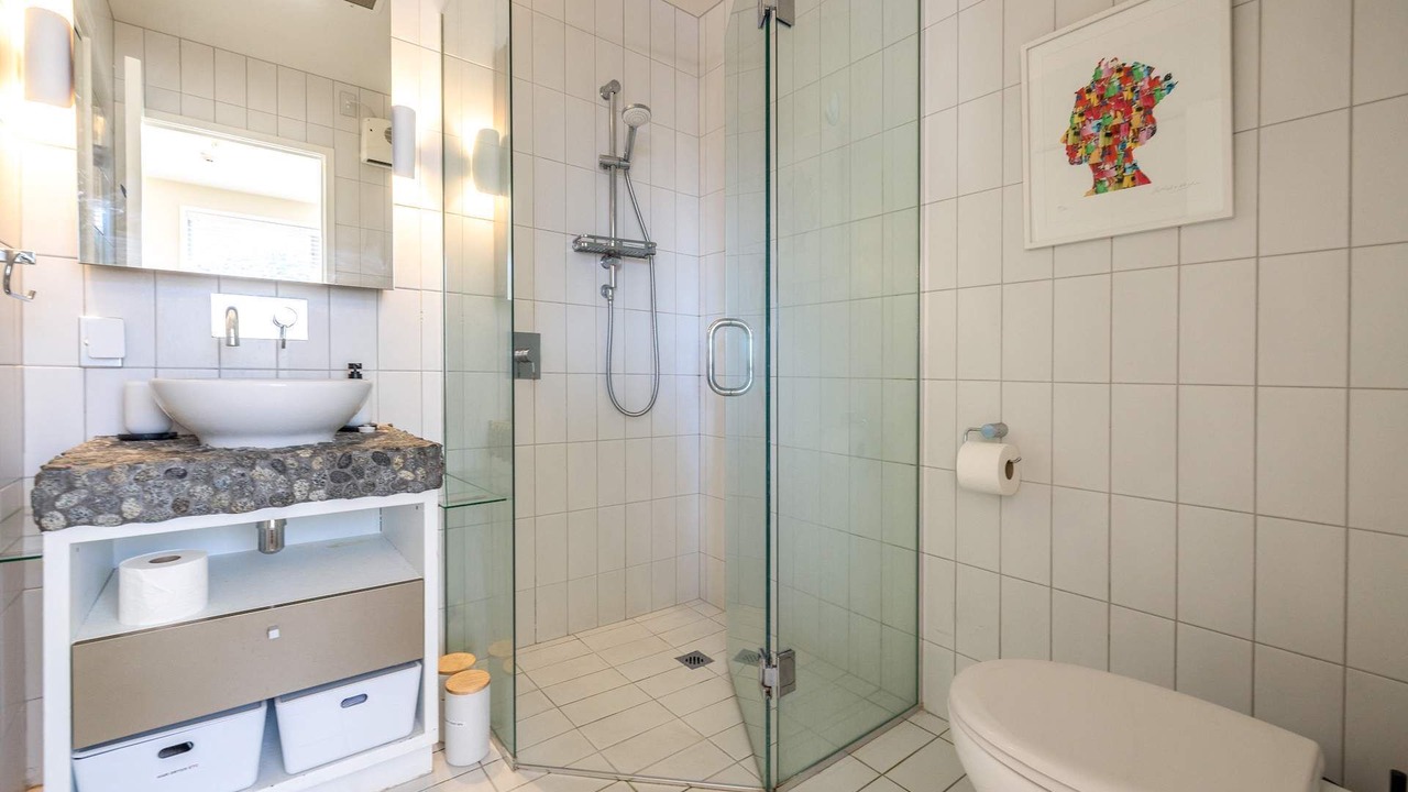 Photo of Bathroom in Onetangi