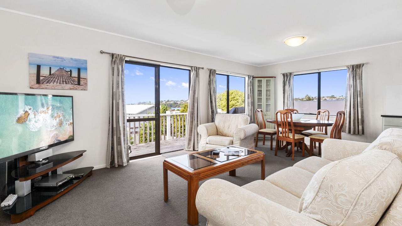 Photo of Livingroom in Snells Beach