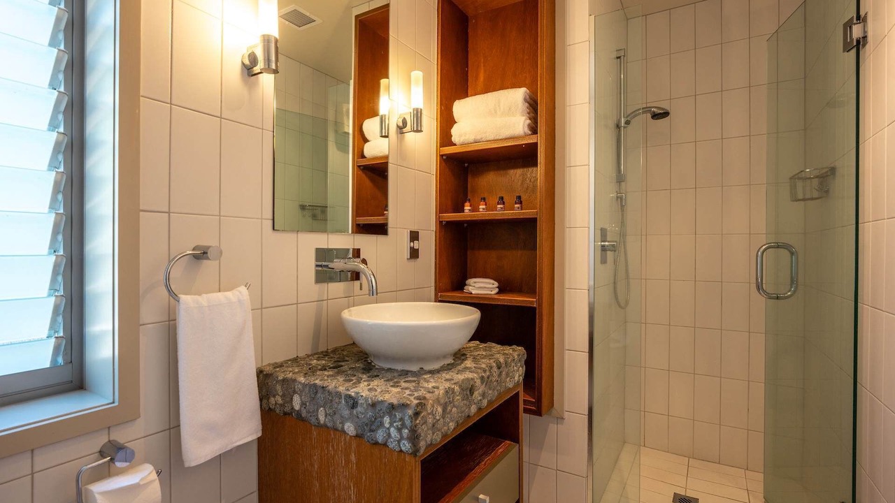 Photo of Bathroom in Onetangi