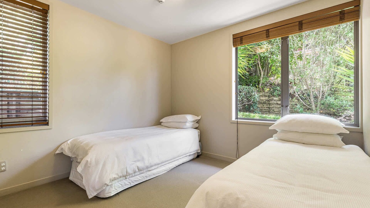 Photo of Bedroom in Onetangi
