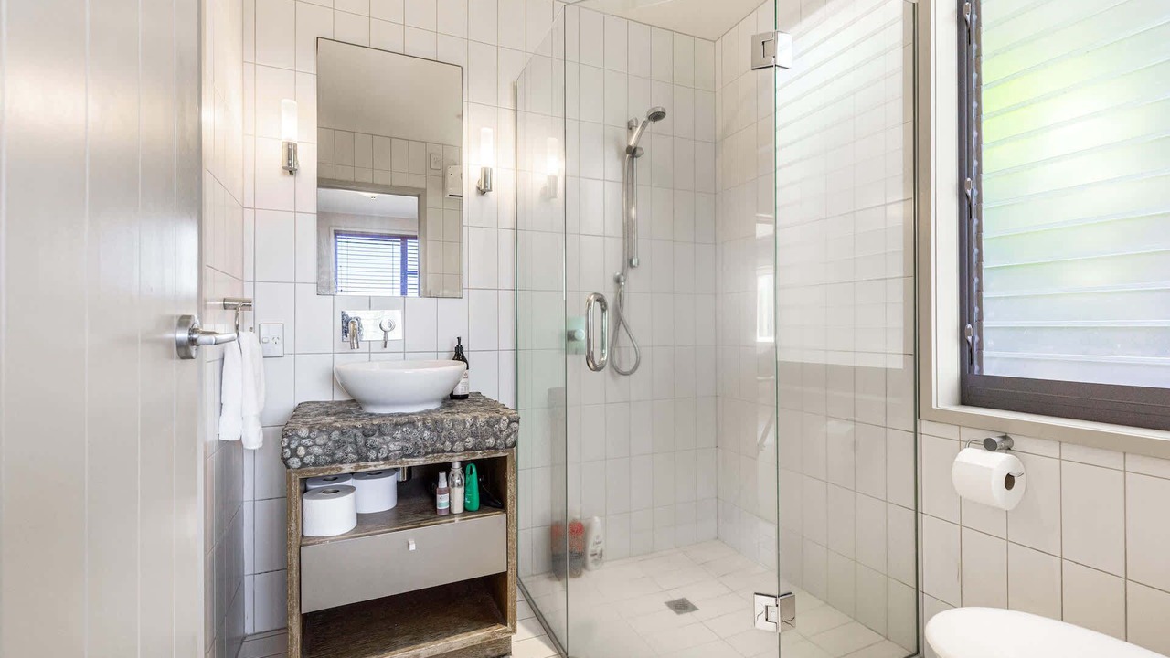 Photo of Bathroom in Onetangi