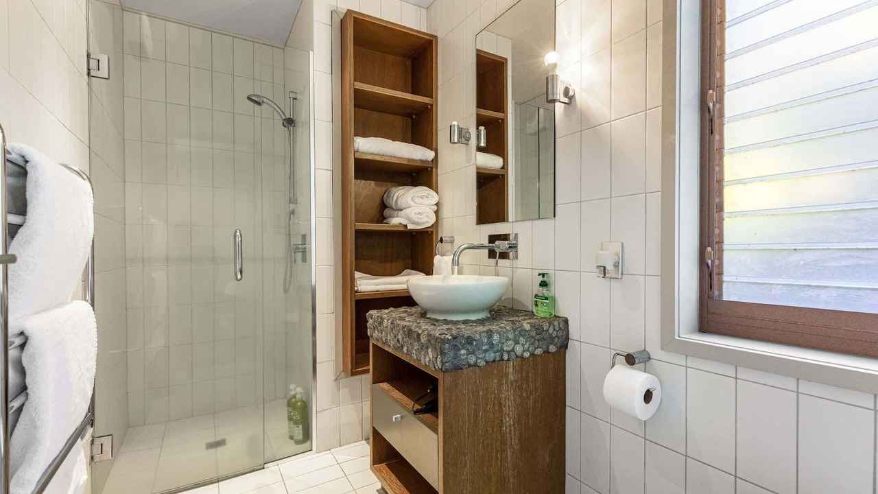 Photo of Bathroom in Onetangi