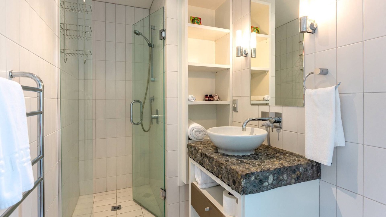 Photo of Bathroom in Onetangi