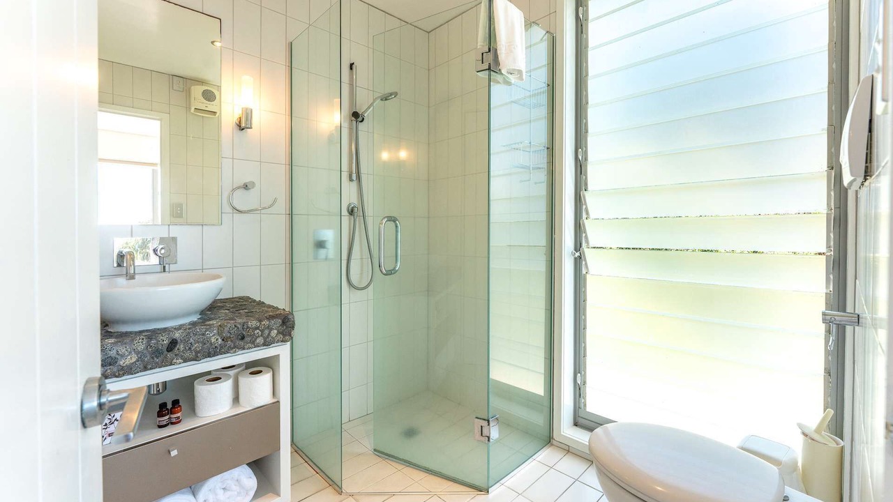 Photo of Bathroom in Onetangi