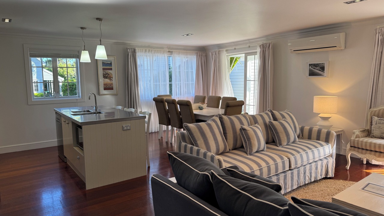 Photo of Livingroom in Russell
