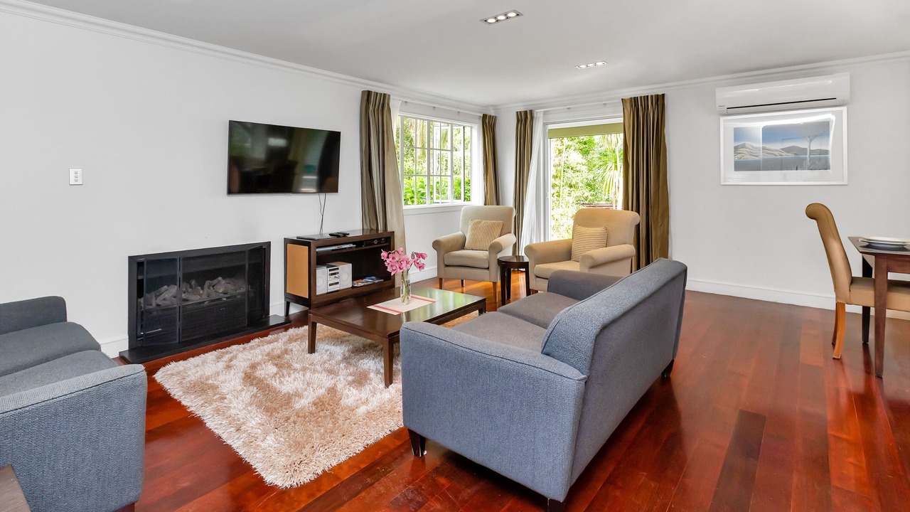 Photo of Livingroom in Russell