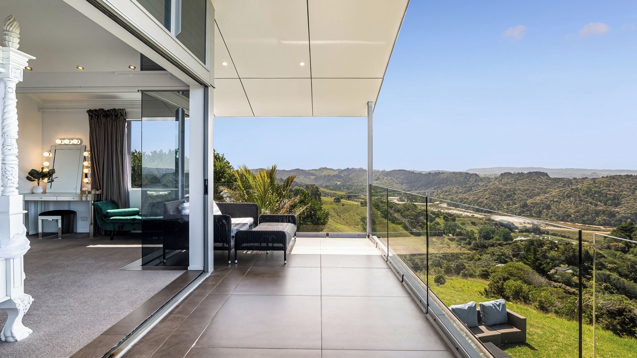 Photo of Patio Balcony in Waiwera