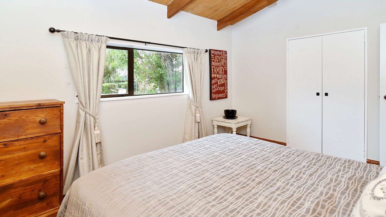 Photo of Bedroom in Pines Beach