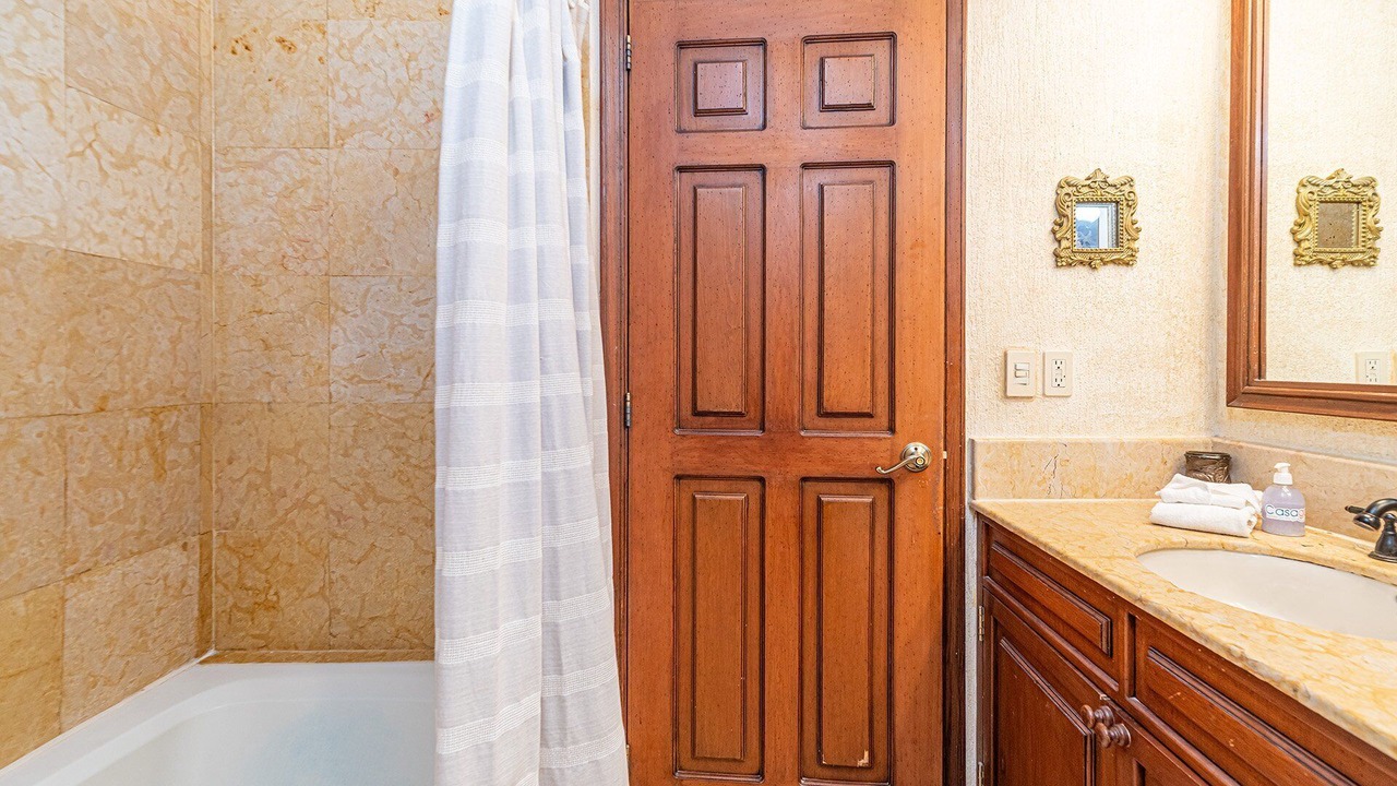 Photo of Bathroom in Oriente
