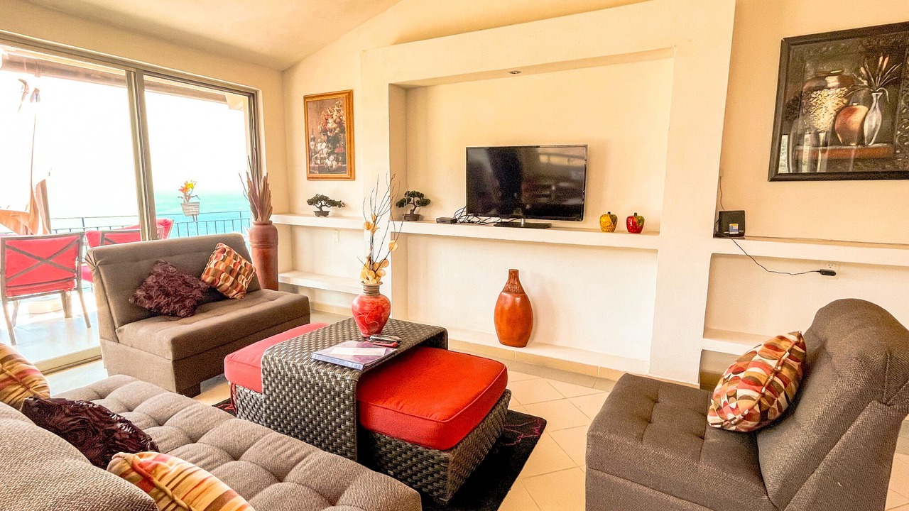 Photo of Livingroom in South Shore Hotel Area