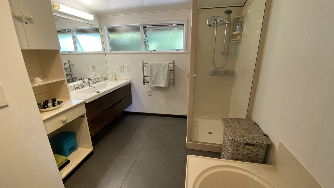 Photo of Bathroom in Omapere