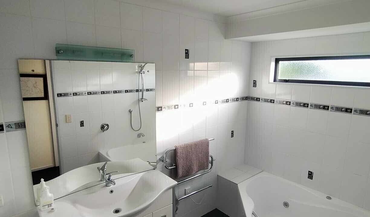 Photo of Bathroom in Motuoapa