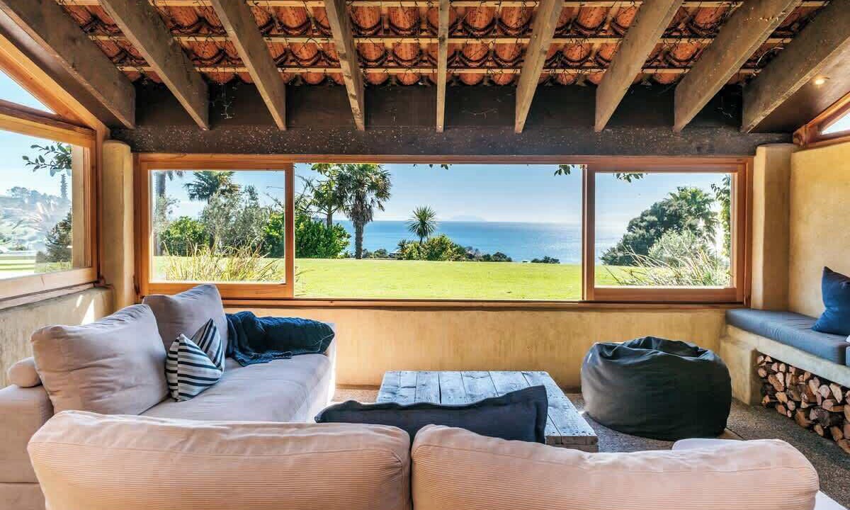 Photo of Livingroom in Onetangi