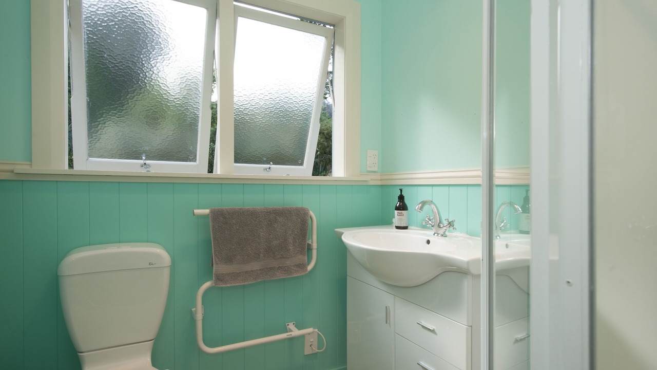 Photo of Bathroom in Russell