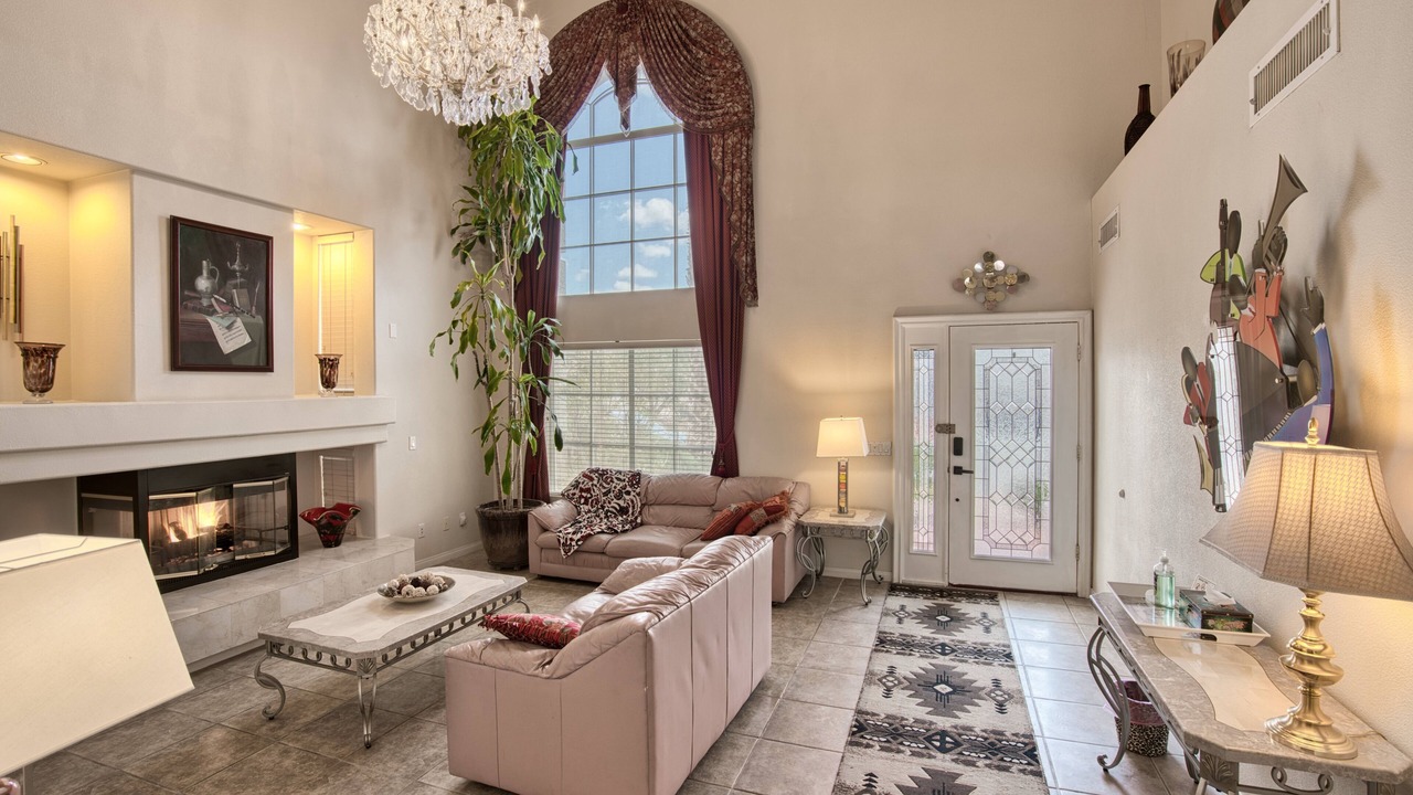 Photo of Livingroom in Enterprise