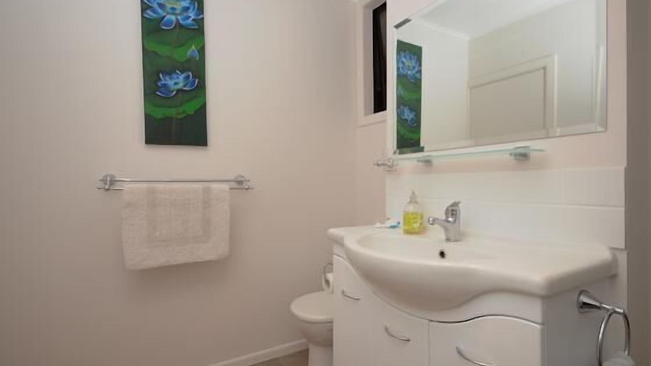 Photo of Bathroom in Omapere