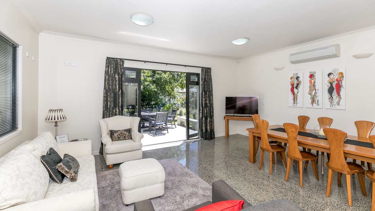Photo of Livingroom in Hamilton