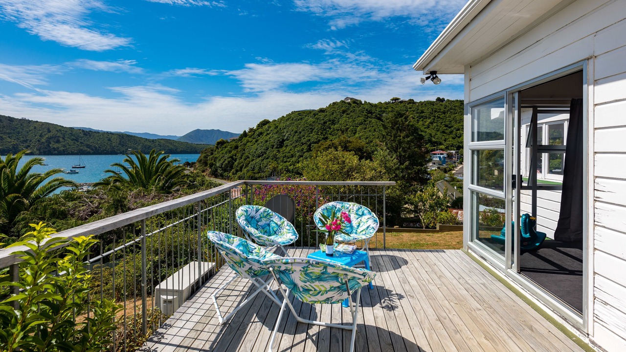 Photo of Patio Balcony in Waikawa Bay