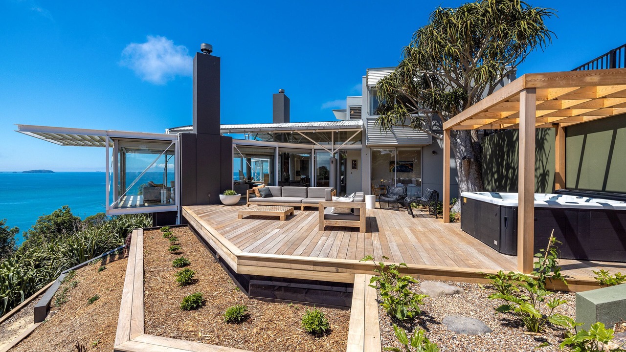 Photo of Patio Balcony in Matiatia Bay