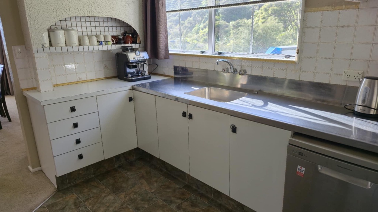 Photo of Kitchen in Moetapu Bay