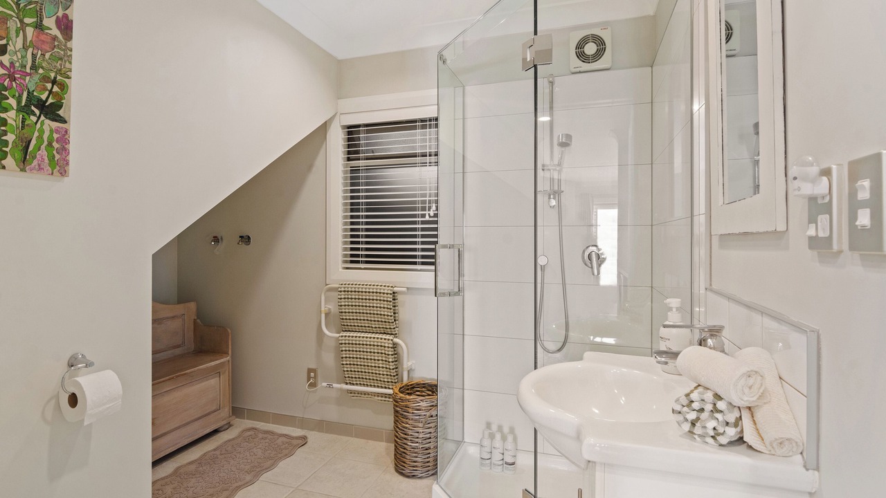 Photo of Bathroom in Whangaparaoa